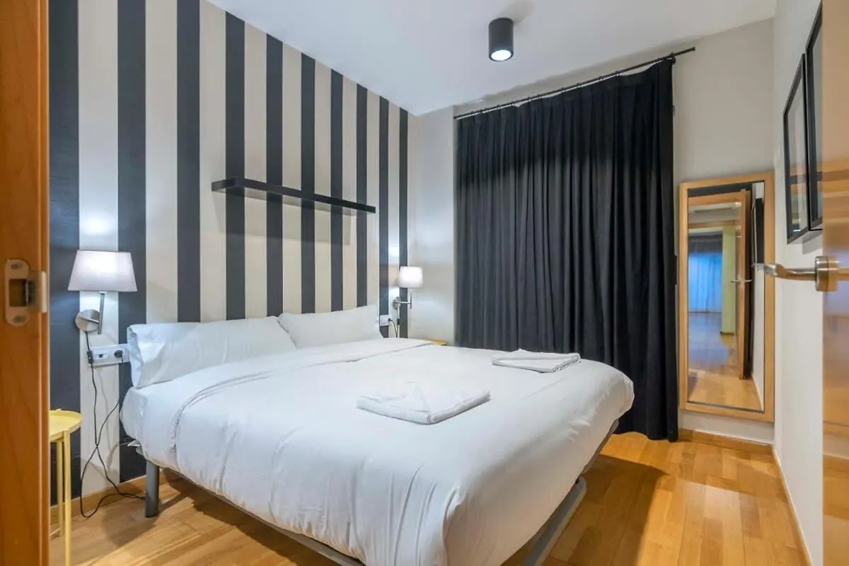 2 Bedroom With Balcony In Eixample 4-2 Barcelona