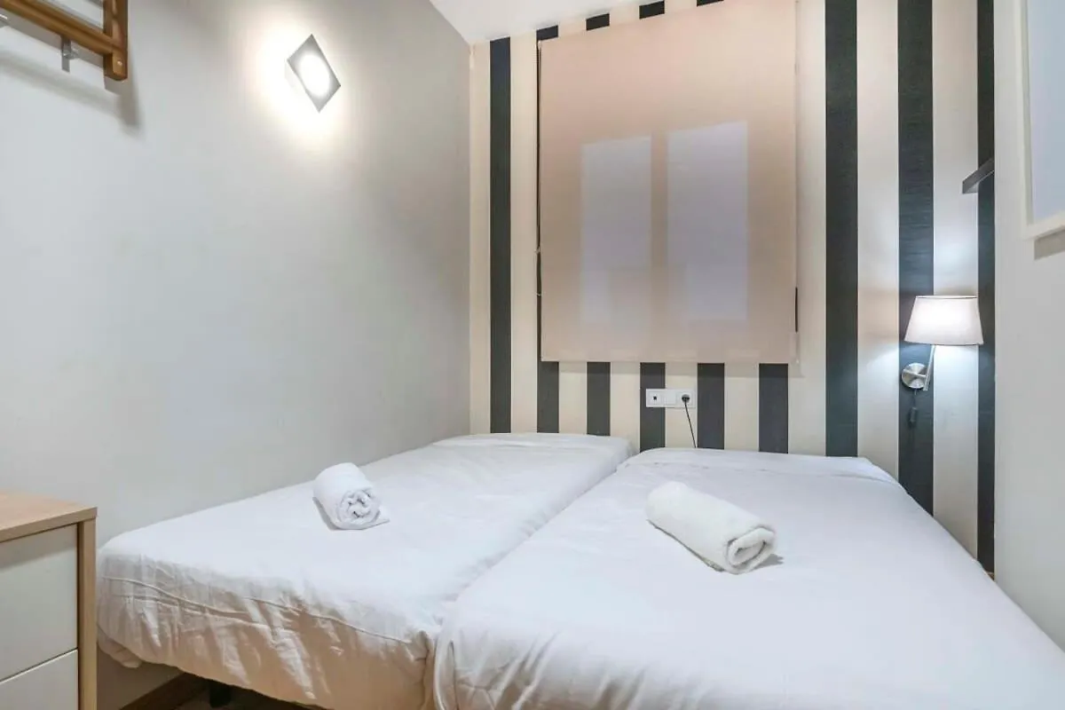 2 Bedroom With Balcony In Eixample 4-2 Barcelona
