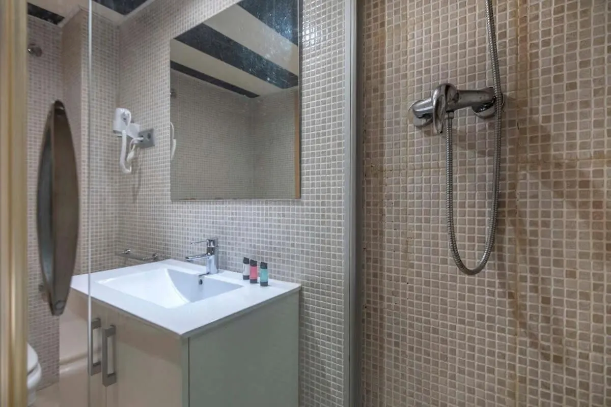 2 Bedroom With Balcony In Eixample 4-2 Barcelona