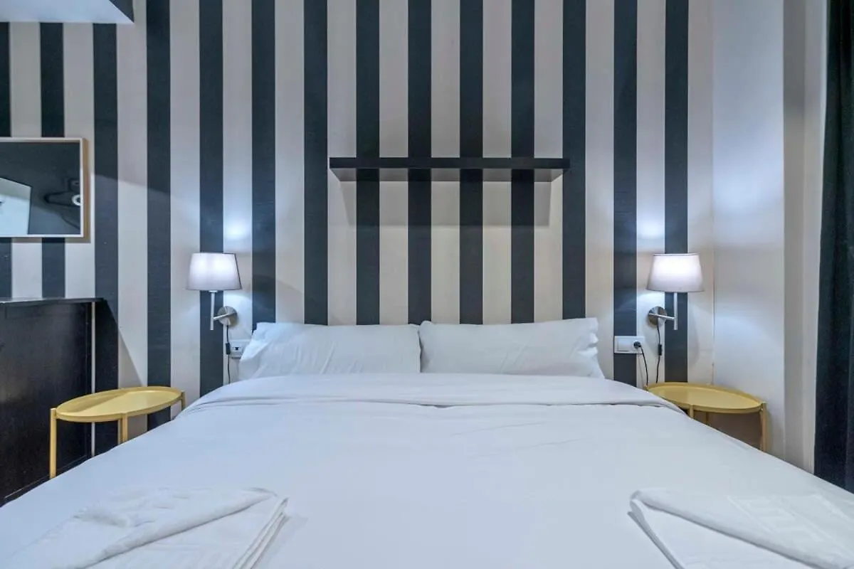 Apartment 2 Bedroom With Balcony In Eixample 4-2 Barcelona